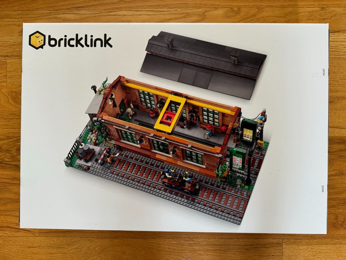 LEGO Bricklink Designer Program Old Train Engine Shed 910033 LEGO Bricklink Designer Program Old Train Engine Shed 910033