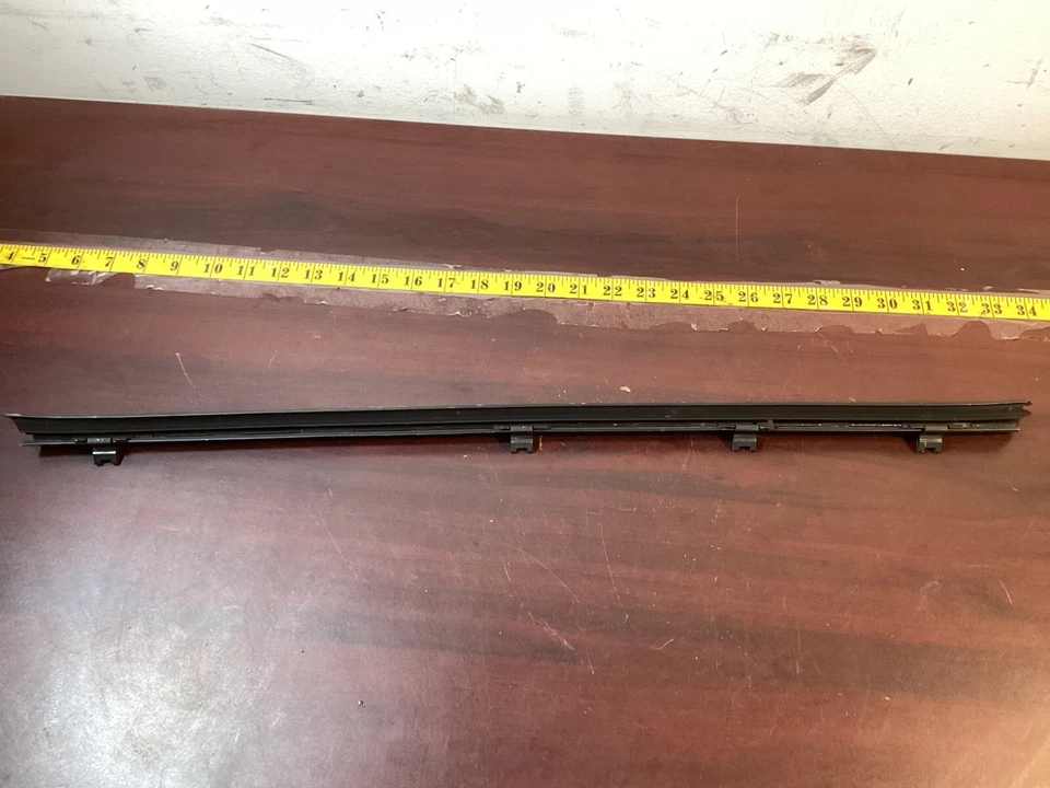 2009-2016 BMW 335i FRONT LEFT DRIVER SIDE DOOR TRIM CHANNEL SEAL OEM . - Image 4 of 4