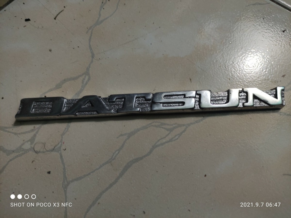ブラバス　レコード DATSUN METAL FENDER EMBLEMS diecast material aftermarket 2
