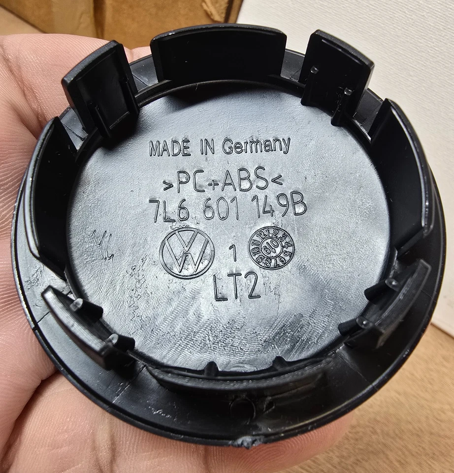 Tapacubos central de aleación VW TRANSPORTER TOUAREG logotipo 70MM genuino 7L6601149B Foto 4 de 4