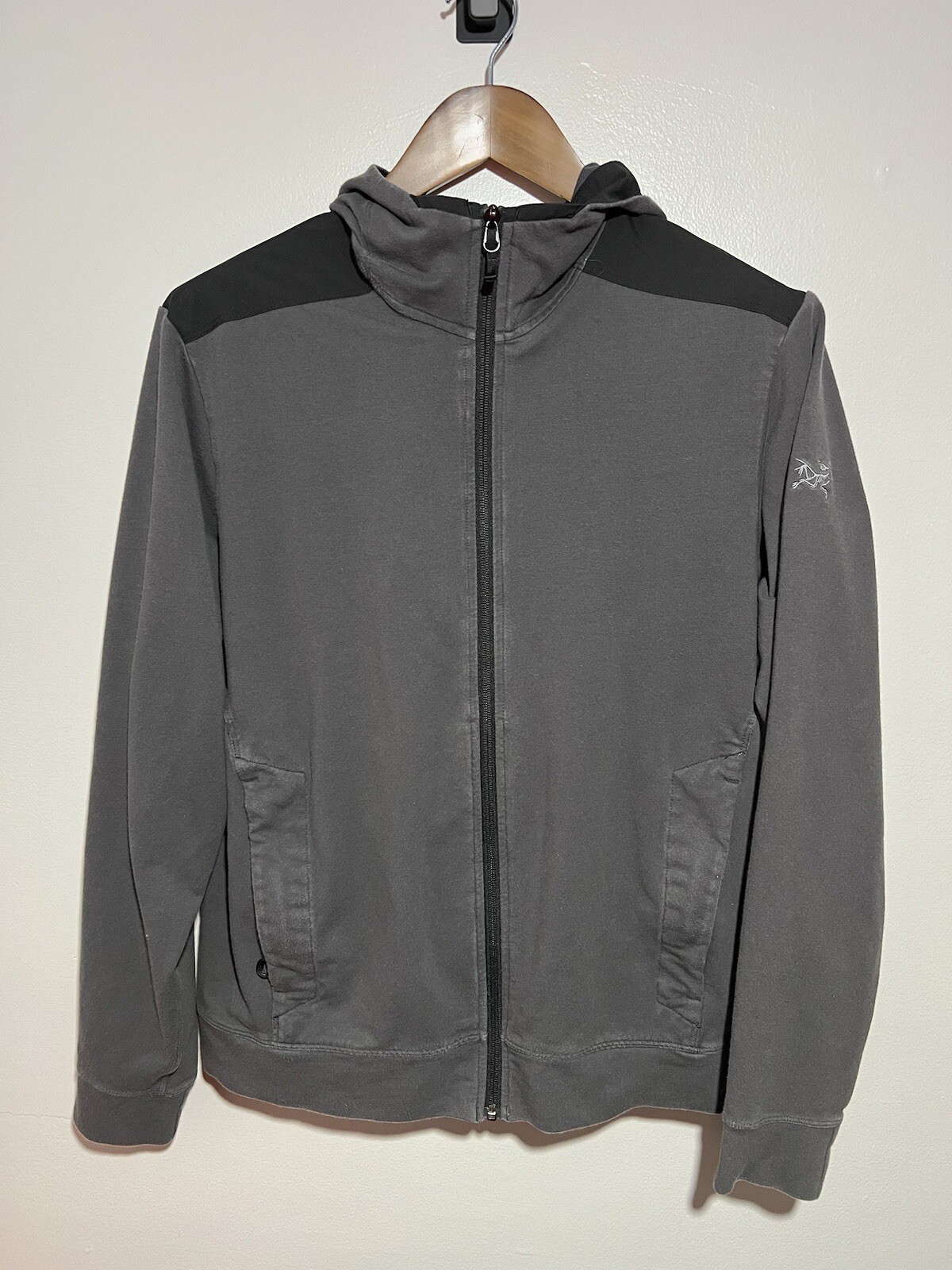Arcteryx Men’s Large Gray Fleece Hoodie with Zip Pocket and Up Hoodie Coat