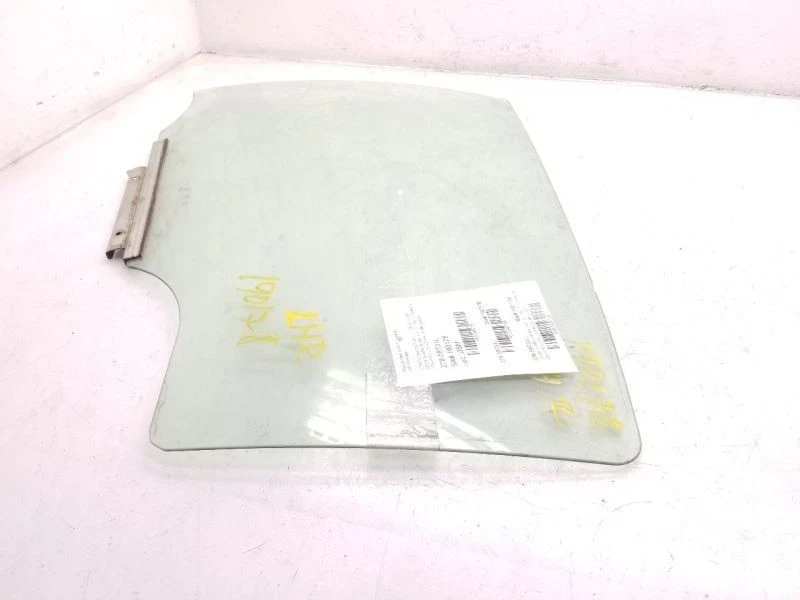 12-19 TOYOTA YARIS HATCHBACK CONDUCTOR PUERTA TRASERA IZQUIERDA CRISTAL 68140-52350 Foto 4 de 4