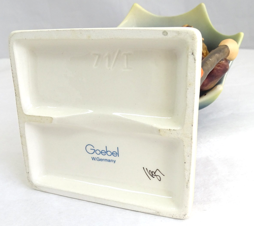 Hummel Goebel Stormy Weather 71/I Figurine Boy and Girl Under Umbrella FedEx FS - Picture 10 of 24