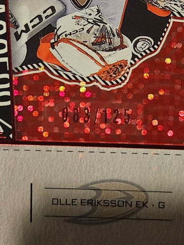 2023-24 Upper Deck Credentials #130 Olle Eriksson EK Red #/125 - Bild 3 von 3