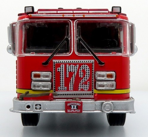 Iconic Replicas 1:64 KME Predator Feuerwehr: LACFD - Motor 172 - Bild 4 von 7