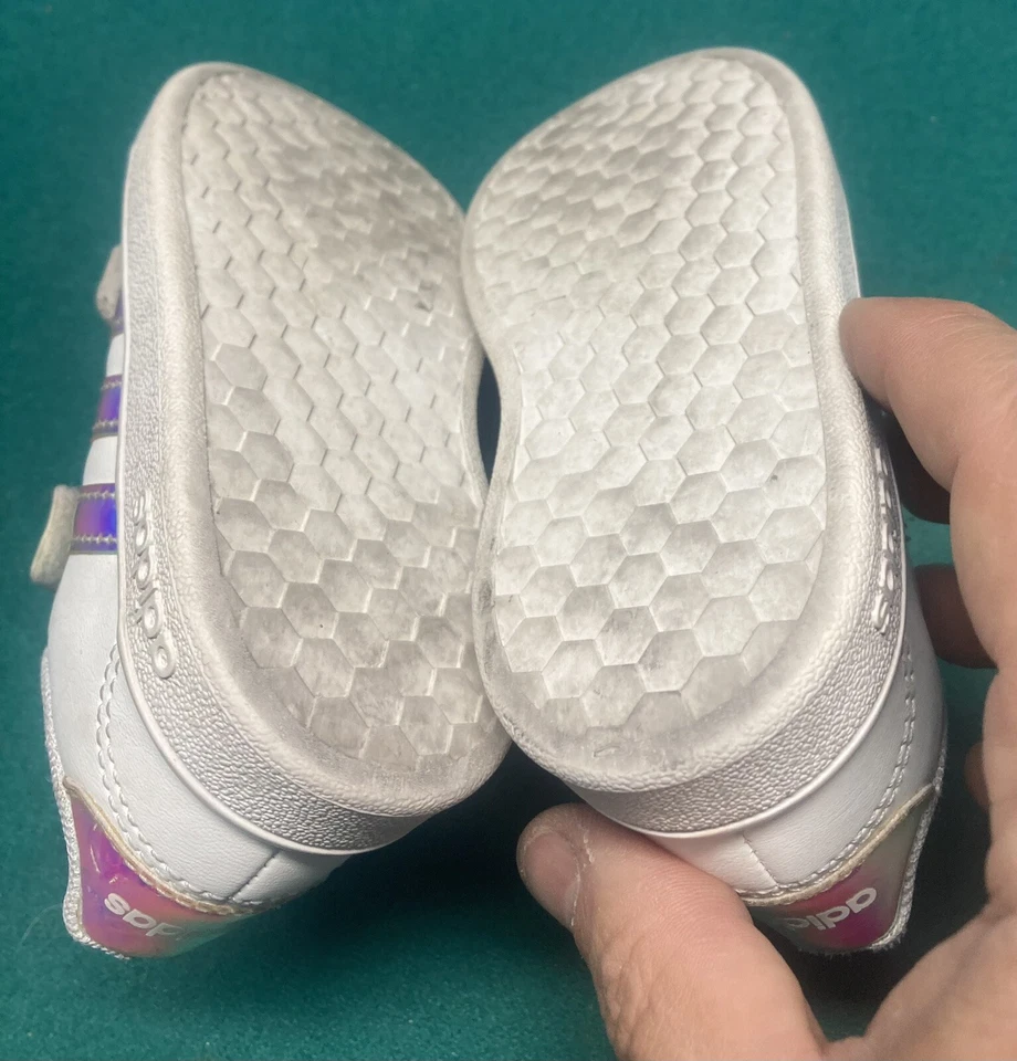 Adidas Zapatos para Niños Pequeños Talla 6 Modelo # SHD 675005 Blanco con Plata ¡En Excelente Estado! Foto 4 de 4