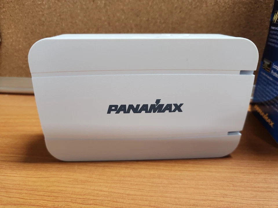 Protector de sobretensiones de alambre eléctrico universal Panamax 1850W MD2-DF caja abierta Foto 2 de 4