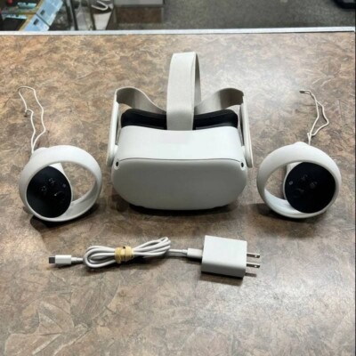 Oculus Quest 2 White 128GB Excellent W/ 2 Controllers + Charger + Glasses Spacer