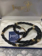 Jasmin simulated pearls necklace and bracelet set