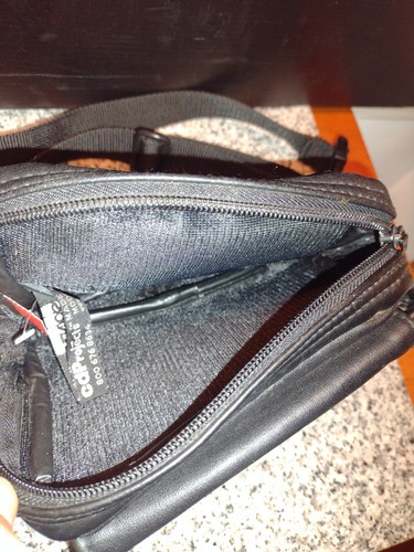 Funda Sony Walkman Discman con cinturón de CD cuero negro bolsa Sony. Nuevo con etiqueta. - Imagen 6 de 8