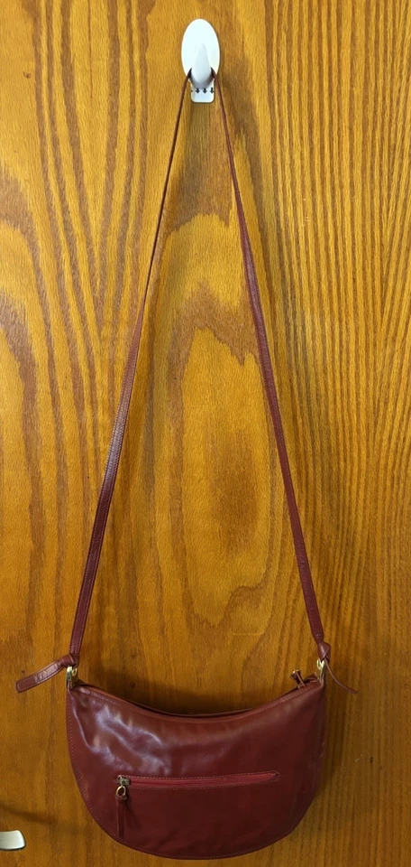 Ann Klein for Calderon Deep Brick Red Leather Crossbody Shoulder Bag Half Moon - Imagem 3 de 4