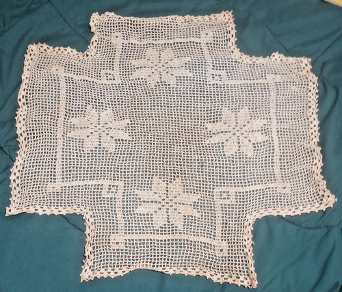 Vintage Cotton Crouched Table Centerpiece 1940's Off White 18" x 18"