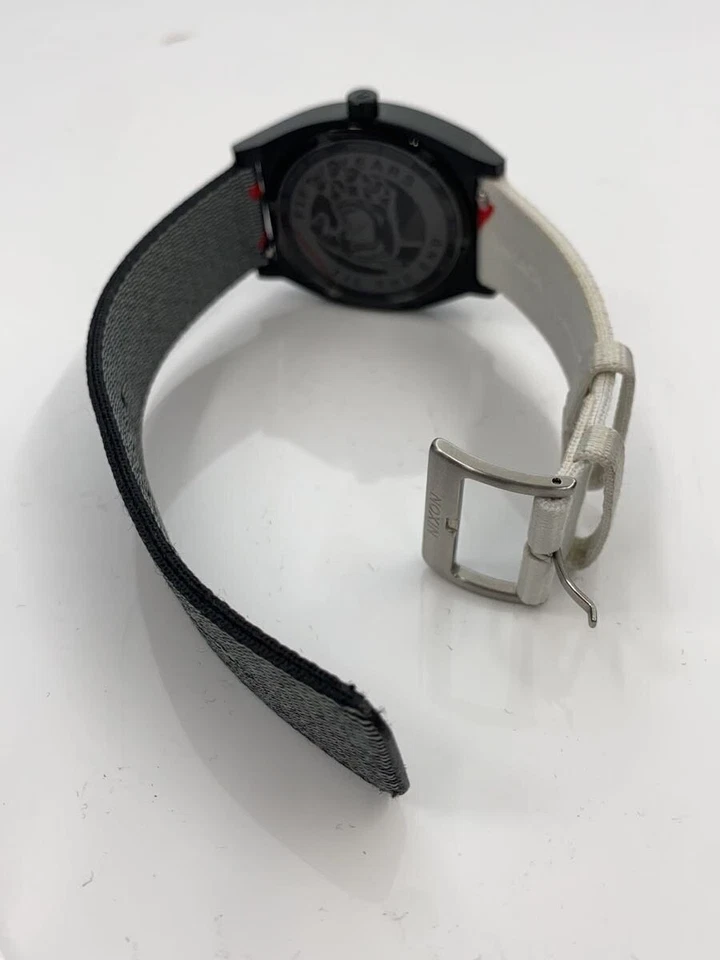 Reloj analógico NIXON A1367-180-00 Santa Cruz Time Teller correa de nailon excelente Foto 4 de 4