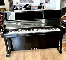 Yamaha U1 Upright Piano 48" Polished Ebony
