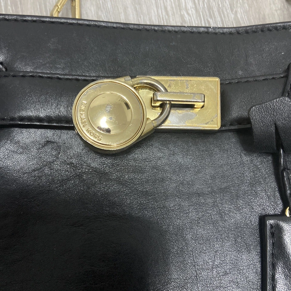 Michael Kors Hamilton small black leather shoulder bag with gold padlock - Image 4 of 4
