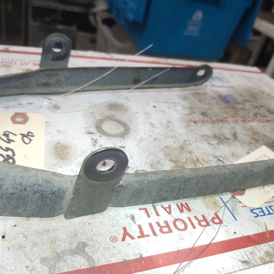 1980 Suzuki GS550E  rear fender inner steel brace - Image 4 of 4