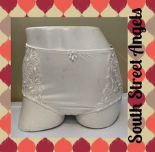 VINTAGE SOMA ~  IVORY ~ SENSUOUS LACE MODERN BRIEF PANTIES ~ SIZE LARGE