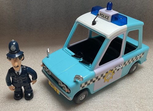 Cartero Pat PC Selby coche de policía y figura juguete empujar a lo largo alimentado por fricción 2006 - Imagen 1 de 8