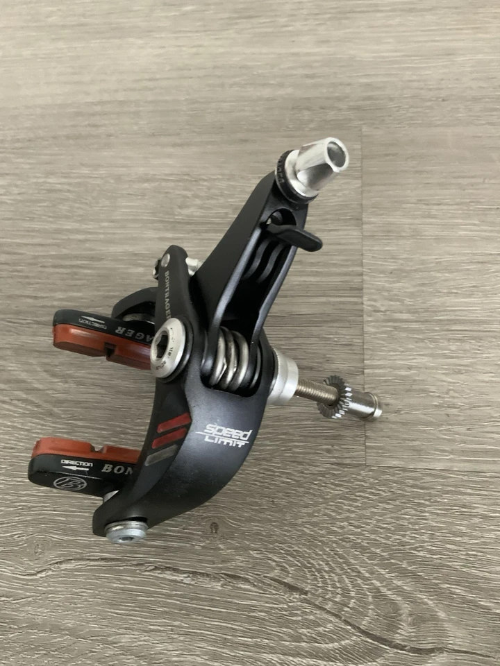 PINZA DE FRENO DELANTERA BONTRAGER LÍMITE DE VELOCIDAD EMPOTRADA 39-49 MM ALCANCE 140 GRAMOS Foto 2 de 4