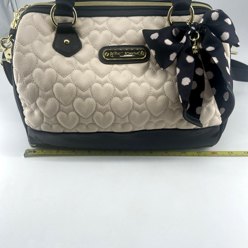 Betsey Johnson Satchel Purse Quilted Heart Bow Cream Black Crossbody Strap - Picture 11 of 16