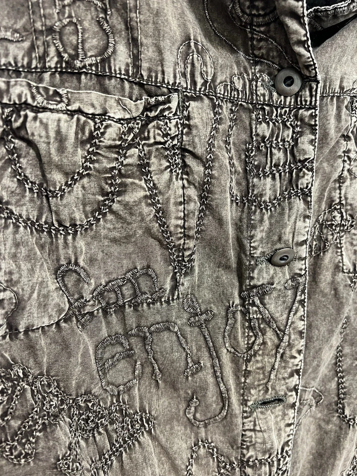 Chaqueta ligera bordada Chico’s talla 3 (XLarge) color oliva/marrón Foto 3 de 4