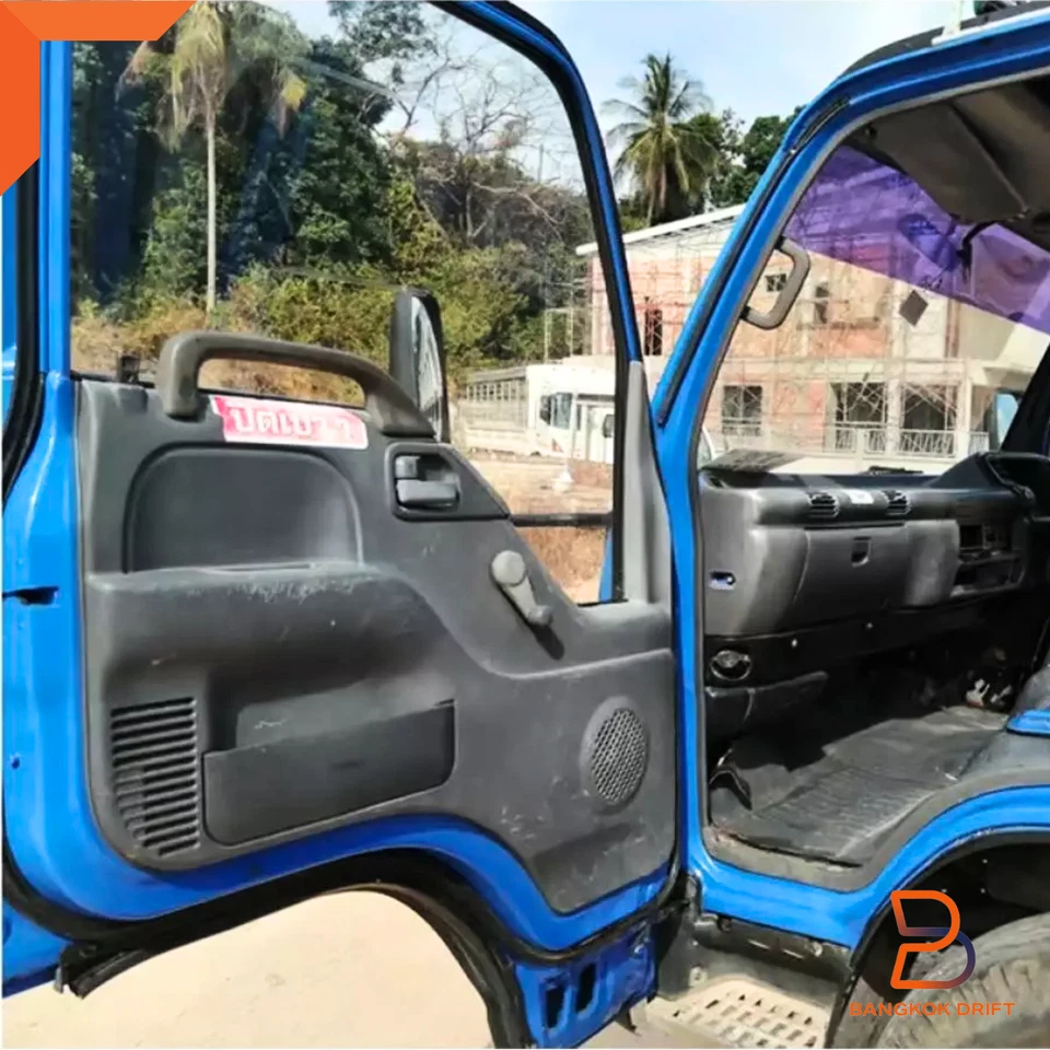 GREY LH RH INNER FRONT DOOR PANEL MANUAL WINDOW FOR ISUZU NPR NKR NQR ELF 95-05 - Image 2 of 4