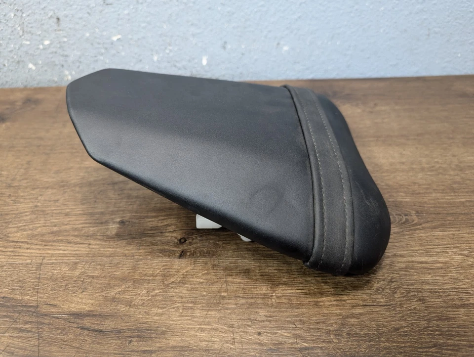 Yamaha YZF R6 2008-2015 OEM asiento trasero pasajero sillín Pillón - 13S-24750-01-00 Foto 3 de 4