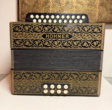 Hohner Pokerwor Model 2810 G-C 8-Bass 21-Treble Button Diatonic Accordion
