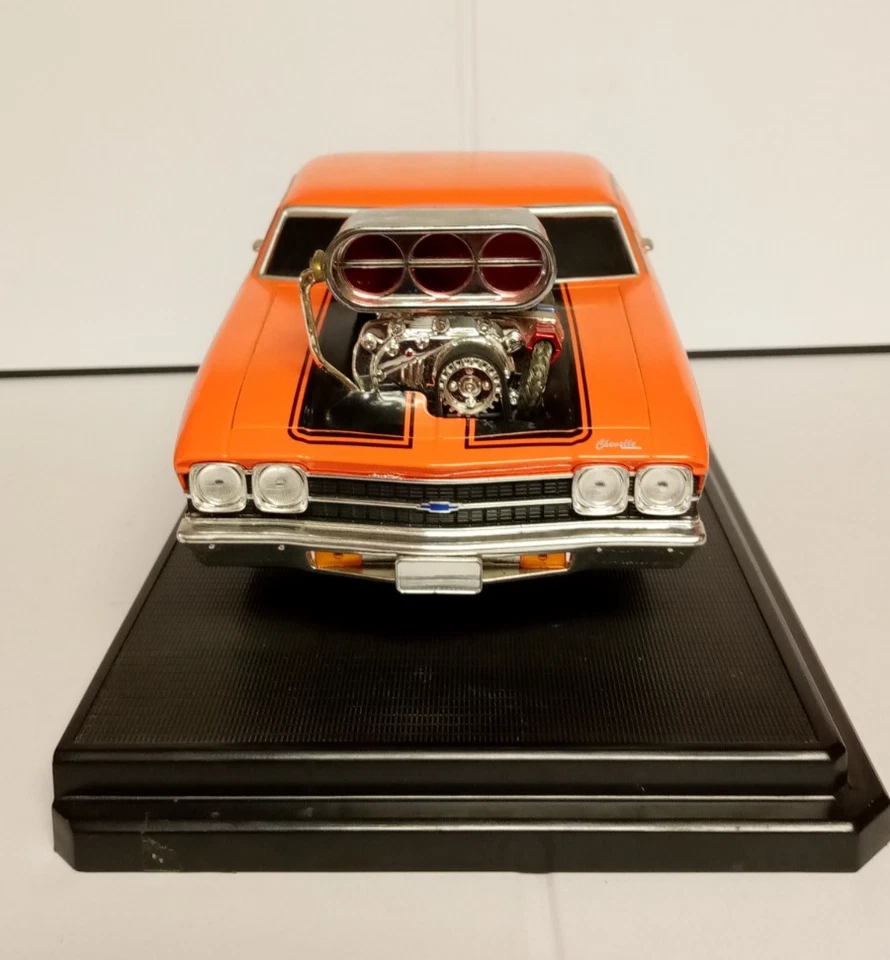 VTG Muscle Machines 1969 Chevrolet Chevelle Die-Cast 1:18 Orange/ Black - Image 3 of 4