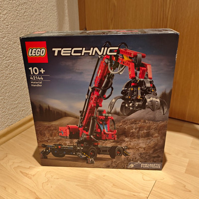 LEGO Technic Material Handler 42144 Pneumatic Full Set 835 Pieces 10+