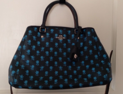バッグ Coach Accessory Pouch Hobo Flower Navy Coach Accessory Pouch Hobo Flower Navy - メルカリ