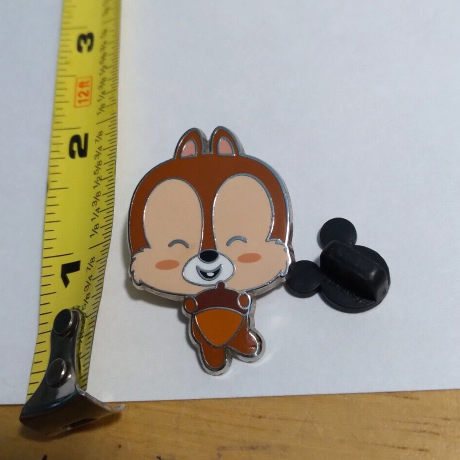DISNEY Collectible Enamel Chipmunk Acorn Big Head Trading Lapel Pin 