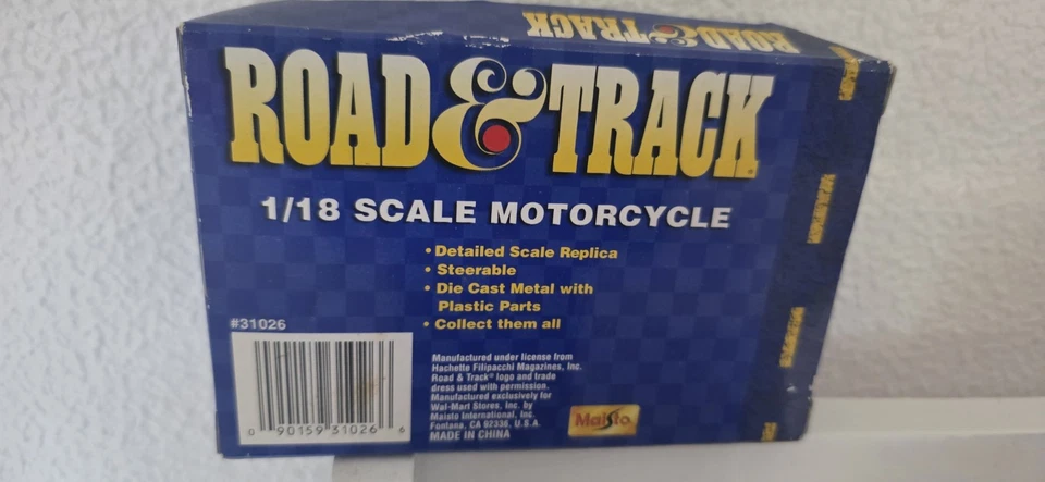 Silver Yamaha VMAX Motorcycle Model 1:18 Road And Track Miniature V-max - Image 3 of 3