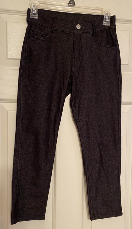 YELETE Black Capri  Stretchy Pants - Small (24” x 20”)
