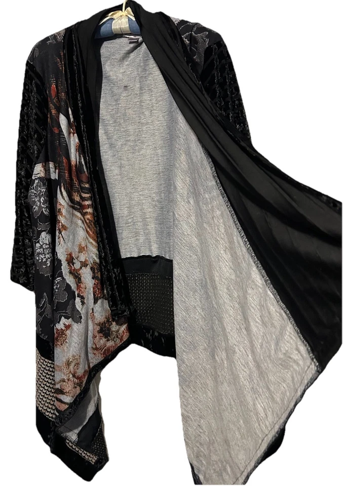 Cárdigan Kamana OS Cortina Delantera Abierta Terciopelo Burnout Bolsillo Lateral Kimono Capricho Foto 3 de 4