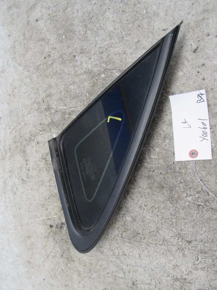 2011 2016 Hyundai Equus left driver side rear quarter panel vent glass window OE - Image 3 of 4