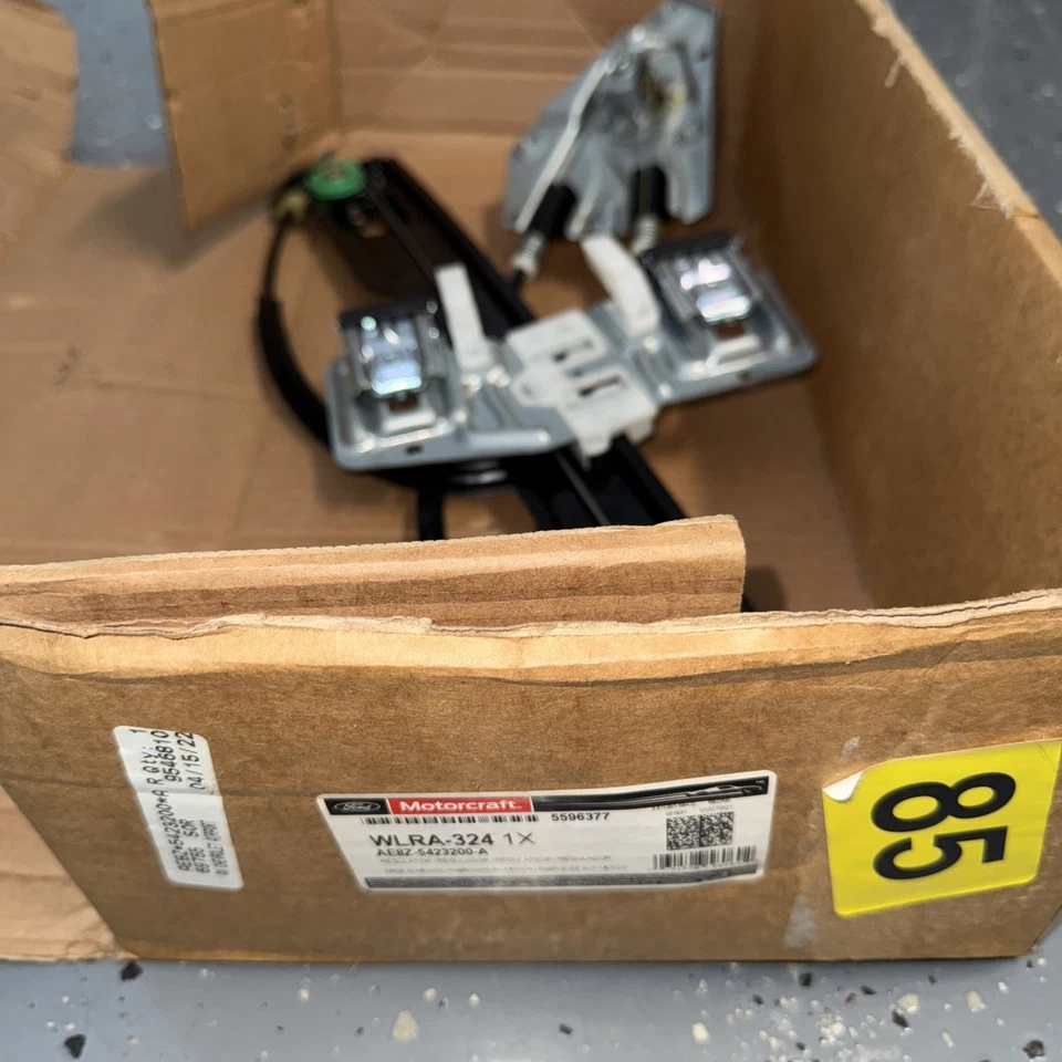 Regulador de janela de porta dianteira direita usado serve: 2015 Ford Fiesta manual dianteiro - Imagem 2 de 3