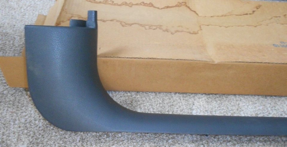 Nueva placa de umbral de puerta genuina GM 1995-02 Chevy Cavalier/Sunfire # 22575172 nueva de fábrica OEM Foto 2 de 4