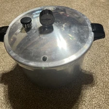 Presto 0175510 Pressure Cooker Canner 16 Qt.  with Tray Trivet