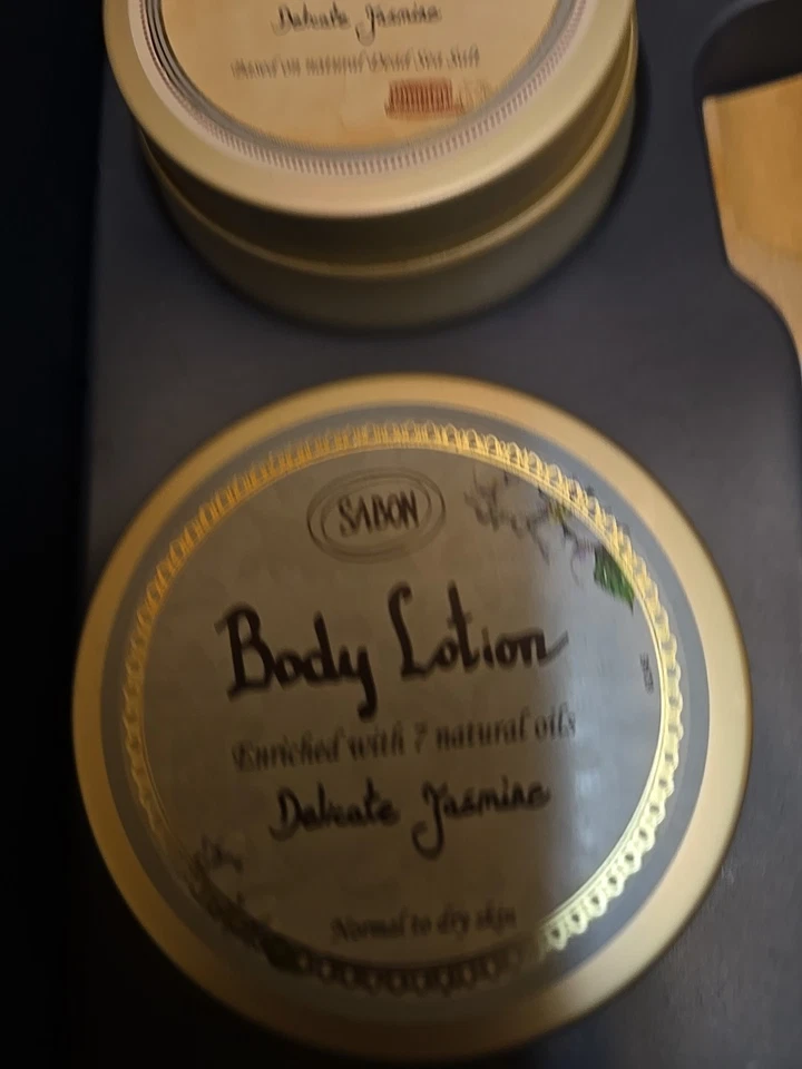 Novo na caixa - Kit Sabon Body Ritual - (5) peça óleo de banho creme para as mãos esfoliante de sal marinho - Imagem 3 de 4