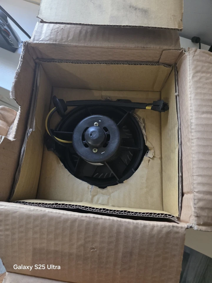 TYC Blower 700070 Fan Motor Assembly  For Chrysler Dodge - Image 2 of 3