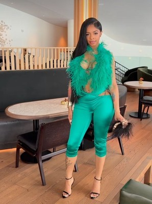 OSTRICH FEATHER EMERALD GREEN JADE OUTFIT,SET,CLUBWEAR,LEGGINGS,DRESS,CHANEL,LV