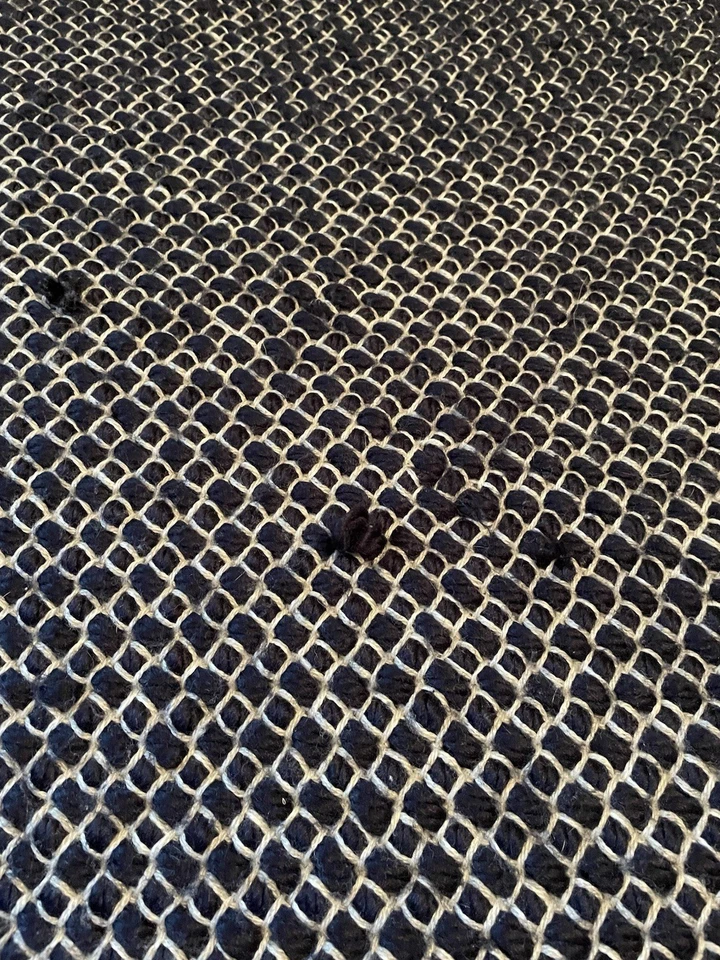 West Elm Marled Basketweave плед темно-синий и белый 50x60 - Изображение 4 из 4