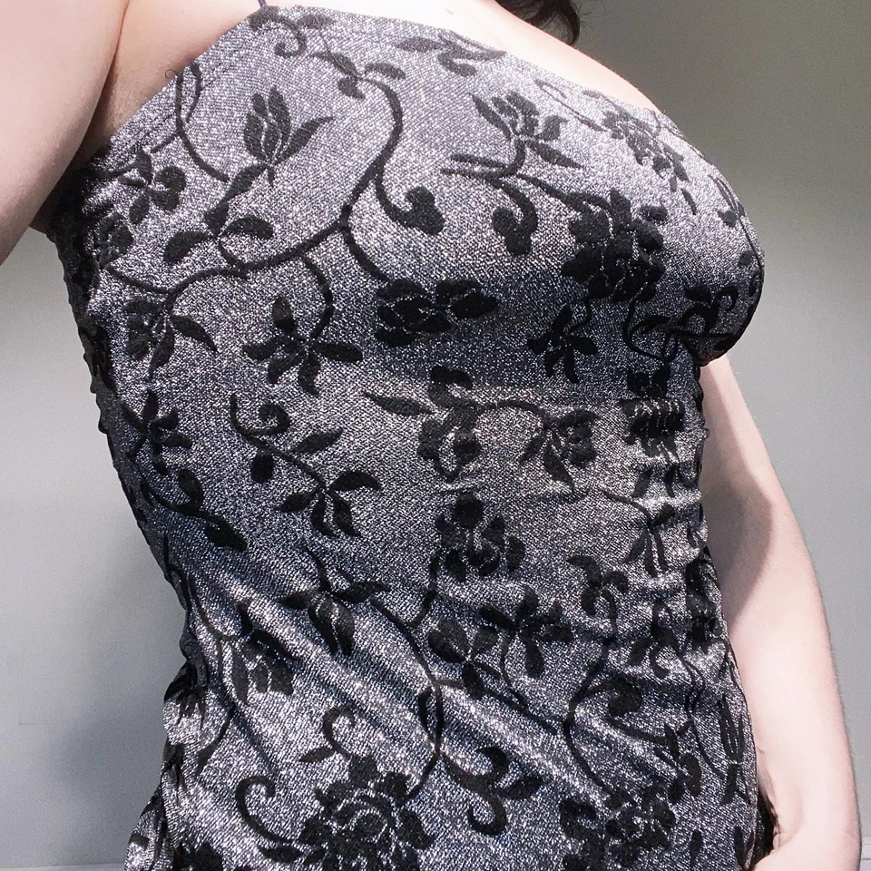 Camiseta sin mangas vintage años 90 Rampage plateada metálica y negra de terciopelo estampado floral talla M Foto 3 de 4