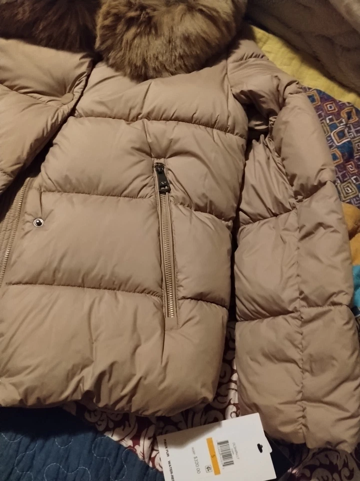 Chaqueta/abrigo acolchado DKNY para mujer pequeño nuevo con etiquetas ¡SE VENDE POR $320! Foto 4 de 4