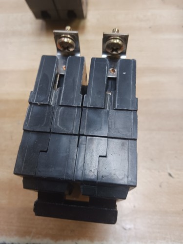 GE THQB2120 BREAKER 2P BOLT-IN - Picture 2 of 4