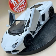 AUTOart 1/18 Lamborghini Aventador LP700-4 Bianco Isis White Signature 74663