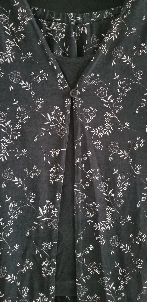 Blusa y falda larga con flores blancas y negras de 2 piezas de moda Bug para mujer  Foto 2 de 4