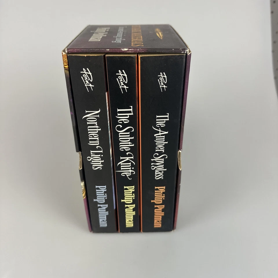 Philip Pullman 'His Dark Materials' Trilogy Paperback Box Set Slip Case - Image 2 of 3
