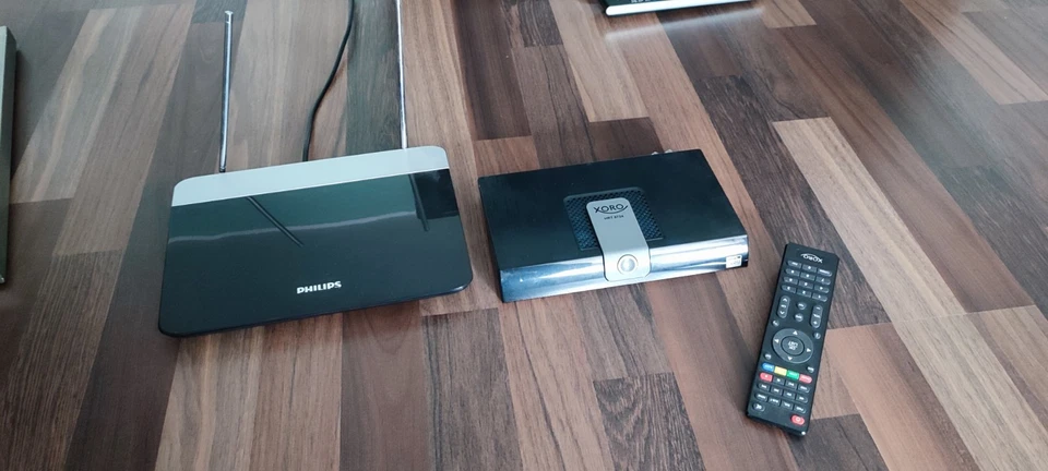 Receiver mit Fernbedienung und Antenne